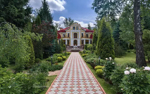 2-этажный коттедж 1 100 м² с отделкой