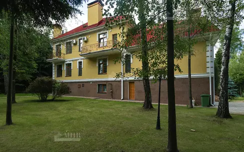 2-этажный коттедж 1 100 м² с отделкой