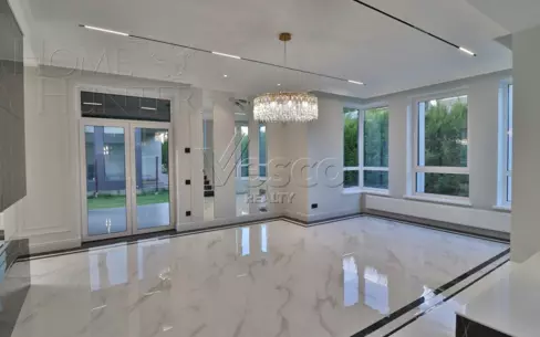 2-этажный коттедж 240 м² с отделкой