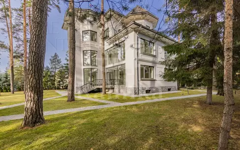 3-этажный коттедж 1 074 м² без отделки