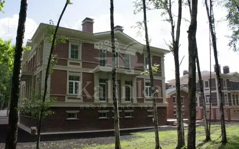 2-этажный коттедж 1 100 м² без отделки