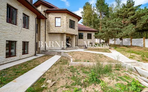2-этажный коттедж 635.2 м² без отделки
