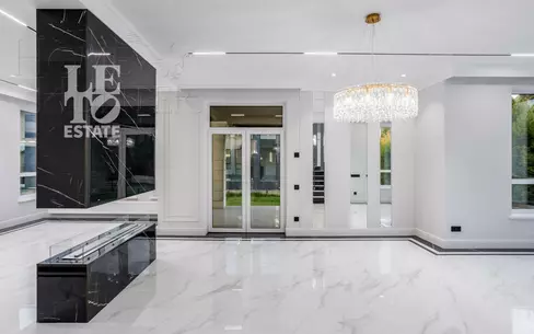 2-этажный коттедж 240 м² с отделкой