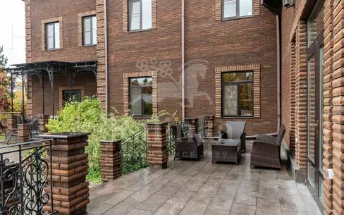 3-этажный коттедж 1 000 м² с отделкой