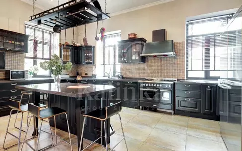 3-этажный коттедж 1 000 м² с отделкой