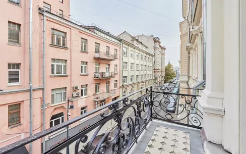 6-КОМН. КВАРТИРА С ОТДЕЛКОЙ 303 М² НА 3 ЭТАЖЕ