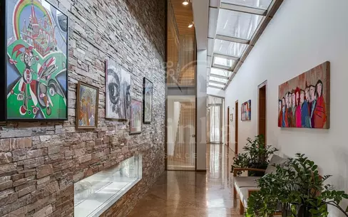 2-этажный коттедж 1 360 м² с отделкой