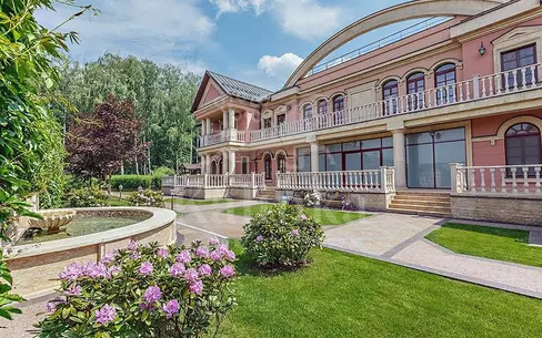 2-этажный коттедж 1 500 м² с отделкой