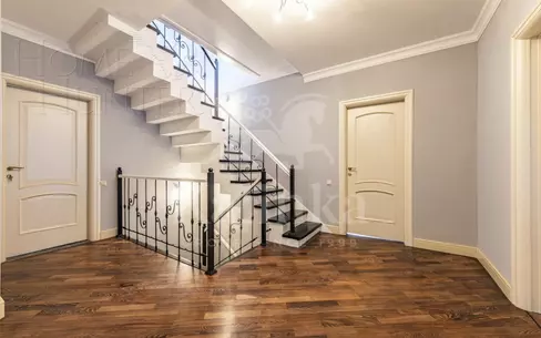 2-этажный коттедж 350 м² с отделкой
