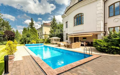 3-этажный коттедж 750 м² с отделкой