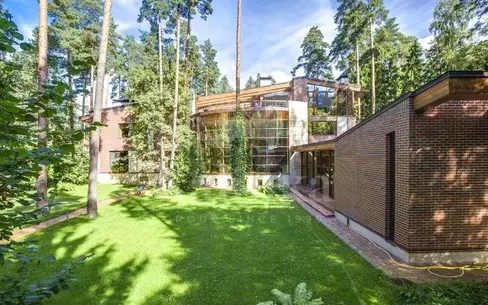 2-этажный коттедж 1 500 м² с отделкой