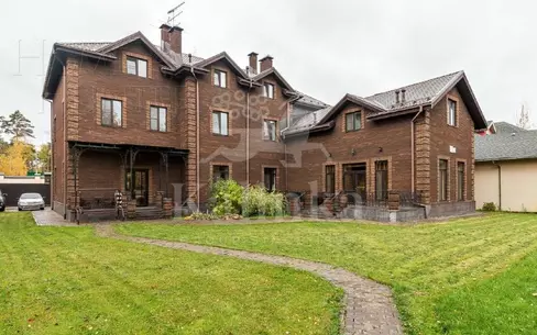 3-этажный коттедж 1 000 м² с отделкой