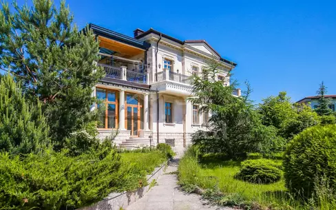 2-этажный коттедж 1 100 м² с отделкой