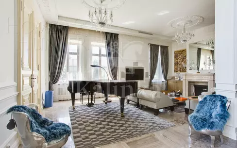 2-этажный коттедж 1 100 м² с отделкой