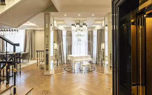 3-этажный коттедж 1 100 м² с отделкой