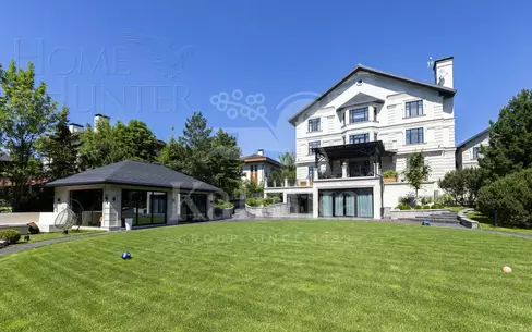 3-этажный коттедж 1 100 м² с отделкой