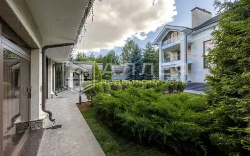 2-этажный коттедж 1 200 м² с отделкой