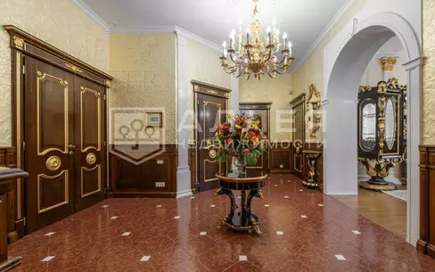 2-этажный коттедж 400 м² с отделкой