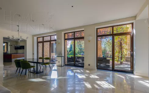 3-этажный коттедж 700 м² с отделкой