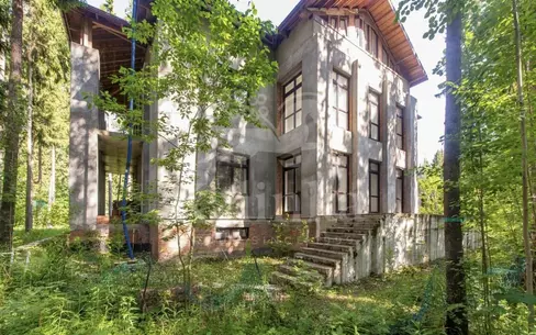 2-этажный коттедж 1 350 м² без отделки