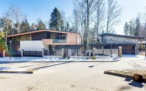 2-этажный коттедж 550 м² без отделки