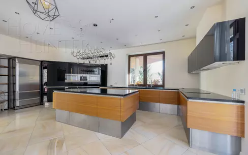 3-этажный коттедж 700 м² с отделкой