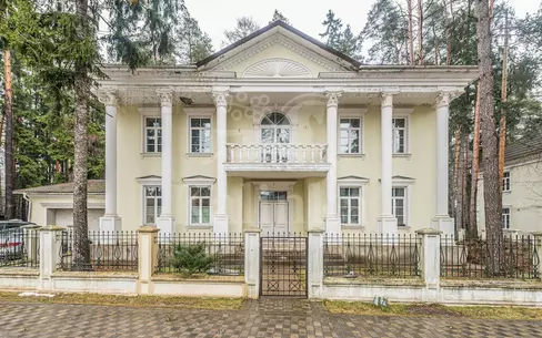 2-этажный коттедж 704 м² без отделки