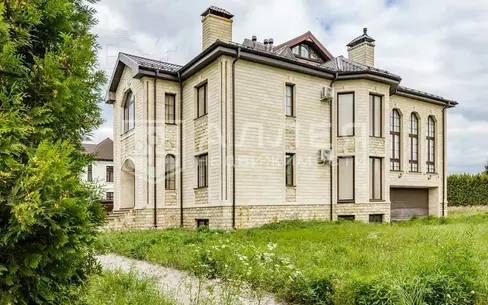 3-этажный коттедж 615 м² с отделкой