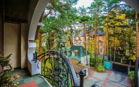 3-этажный коттедж 560 м² с отделкой