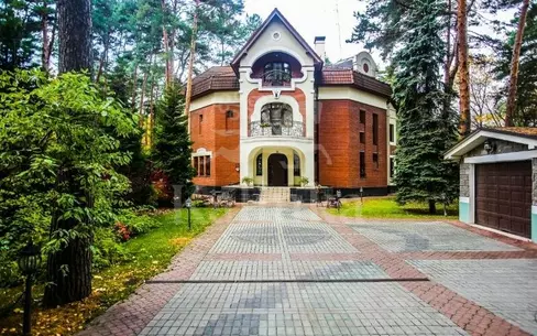 3-этажный коттедж 560 м² с отделкой