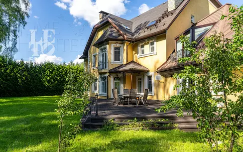 2-этажный коттедж 700 м² с отделкой