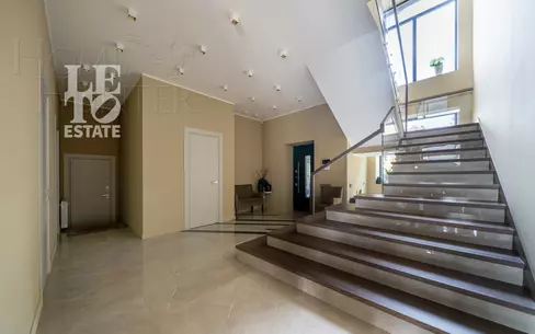 2-этажный коттедж 1 100 м² с отделкой