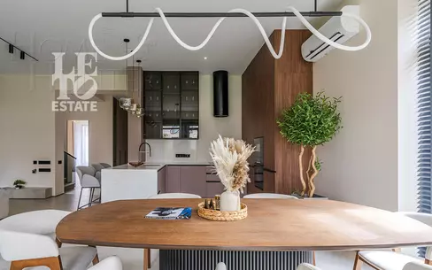 2-этажный коттедж 300 м² с отделкой