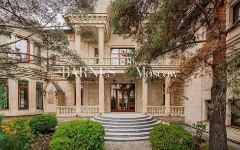 2-этажный коттедж 1 400 м² с отделкой