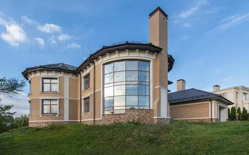 3-этажный коттедж 680 м² без отделки