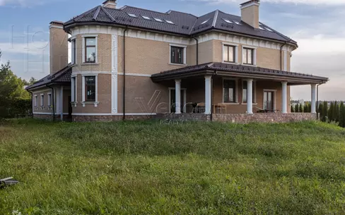 3-этажный коттедж 680 м² без отделки