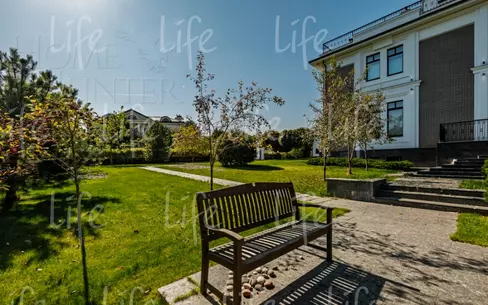 3-этажный коттедж 1 185 м² с отделкой