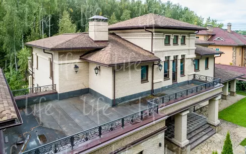 2-этажный коттедж 1 000 м² с отделкой