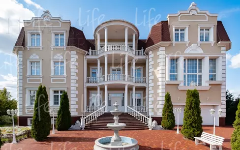 3-этажный коттедж 1 650 м² с отделкой