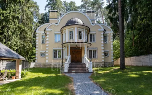 2-этажный коттедж 650 м² с отделкой