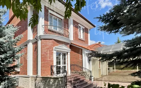 2-этажный коттедж 560 м² с отделкой