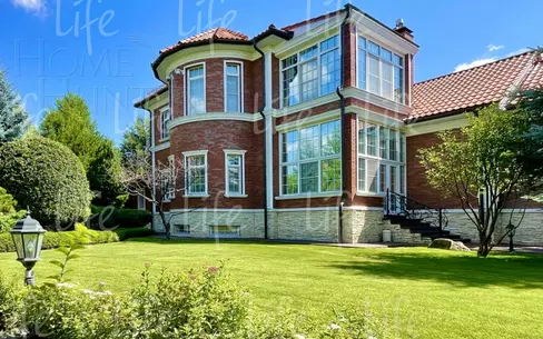 2-этажный коттедж 560 м² с отделкой