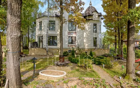 2-этажный коттедж 1 100 м² с отделкой