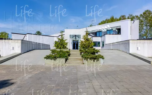 3-этажный коттедж 2 400 м² с отделкой