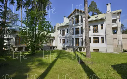 2-этажный коттедж 1 200 м² без отделки