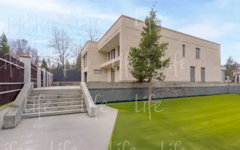 2-этажный коттедж 830 м² без отделки