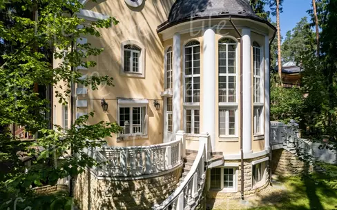 2-этажный коттедж 650 м² с отделкой