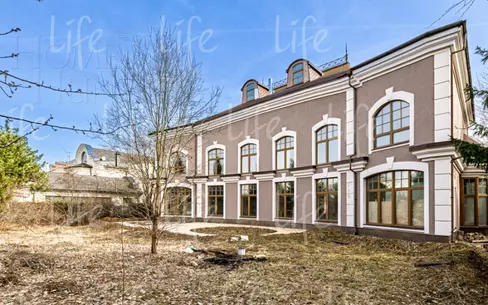 2-этажный коттедж 1 000 м² с отделкой