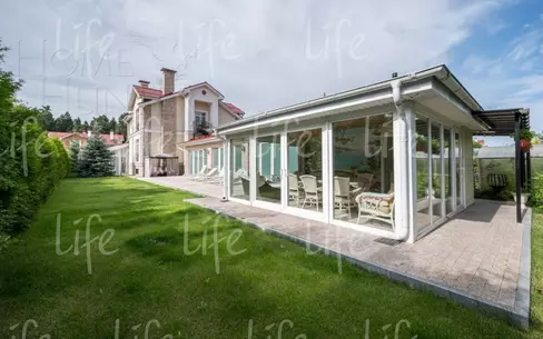 2-этажный коттедж 250 м² с отделкой