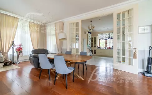 2-этажный коттедж 390 м² с отделкой